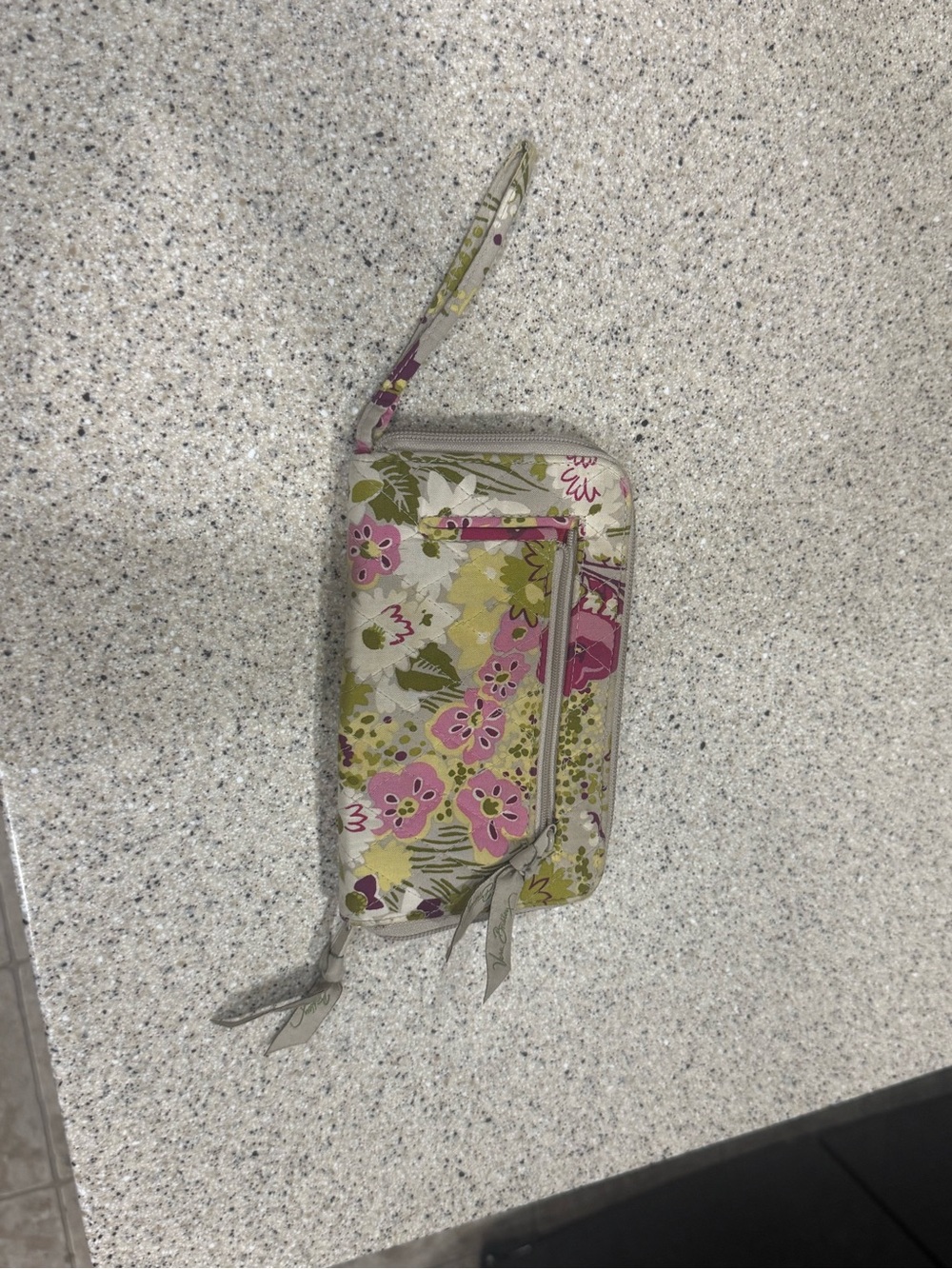 Vera Bradley Wristlet Wallet (Make Me Blush Pattern)